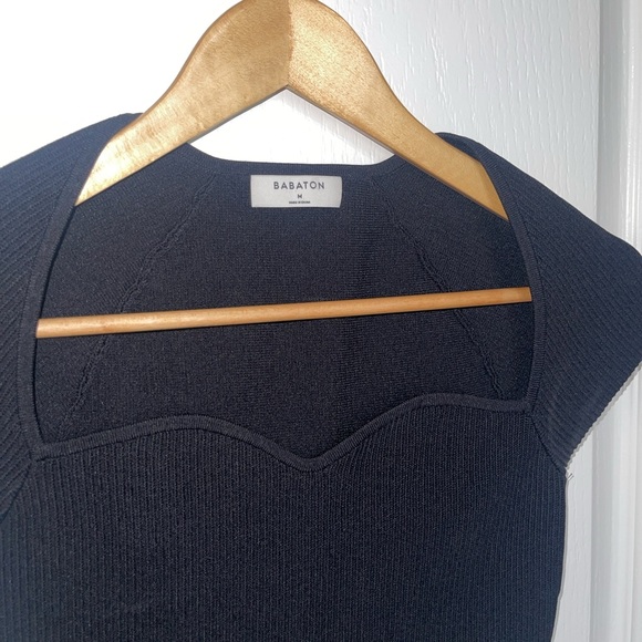 BABATON Aritzia Sculpt Knit Prado Top Cropped Knit Shortsleeve Sweetheart Top M - Picture 4 of 11